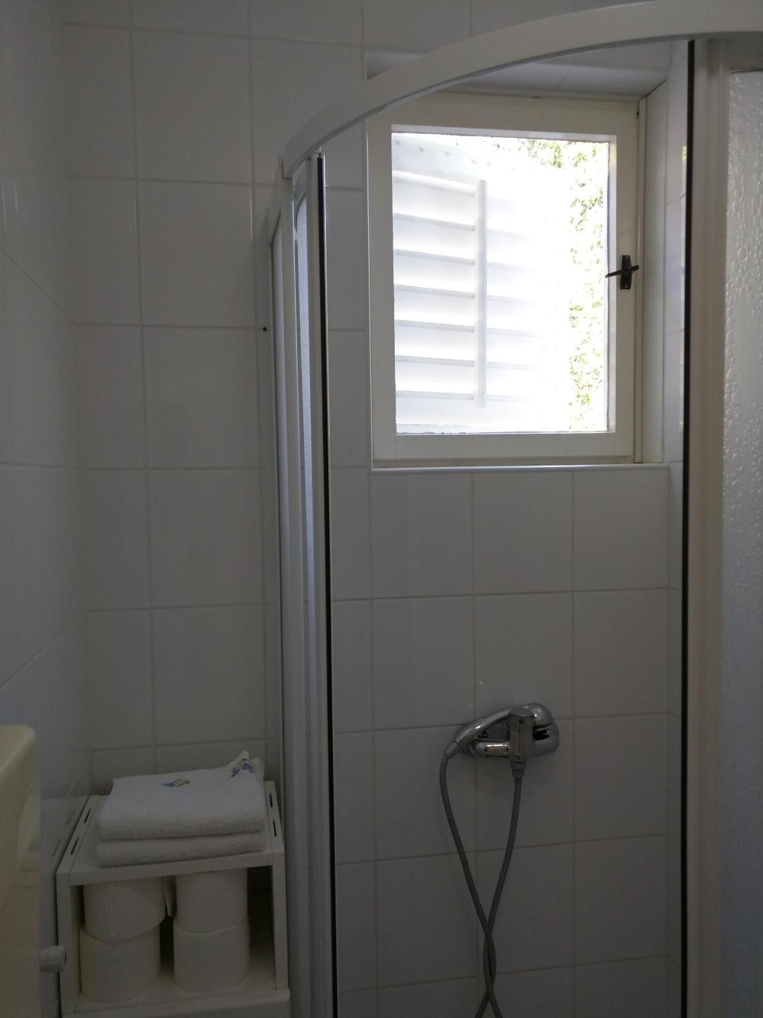 Apartment Bugenvila Vrboska Phòng bức ảnh