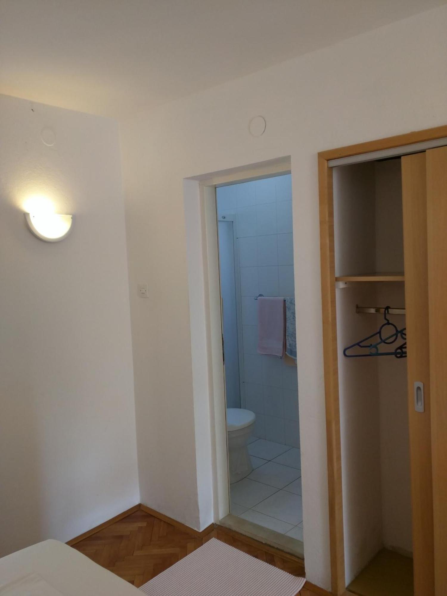 Apartment Bugenvila Vrboska Phòng bức ảnh