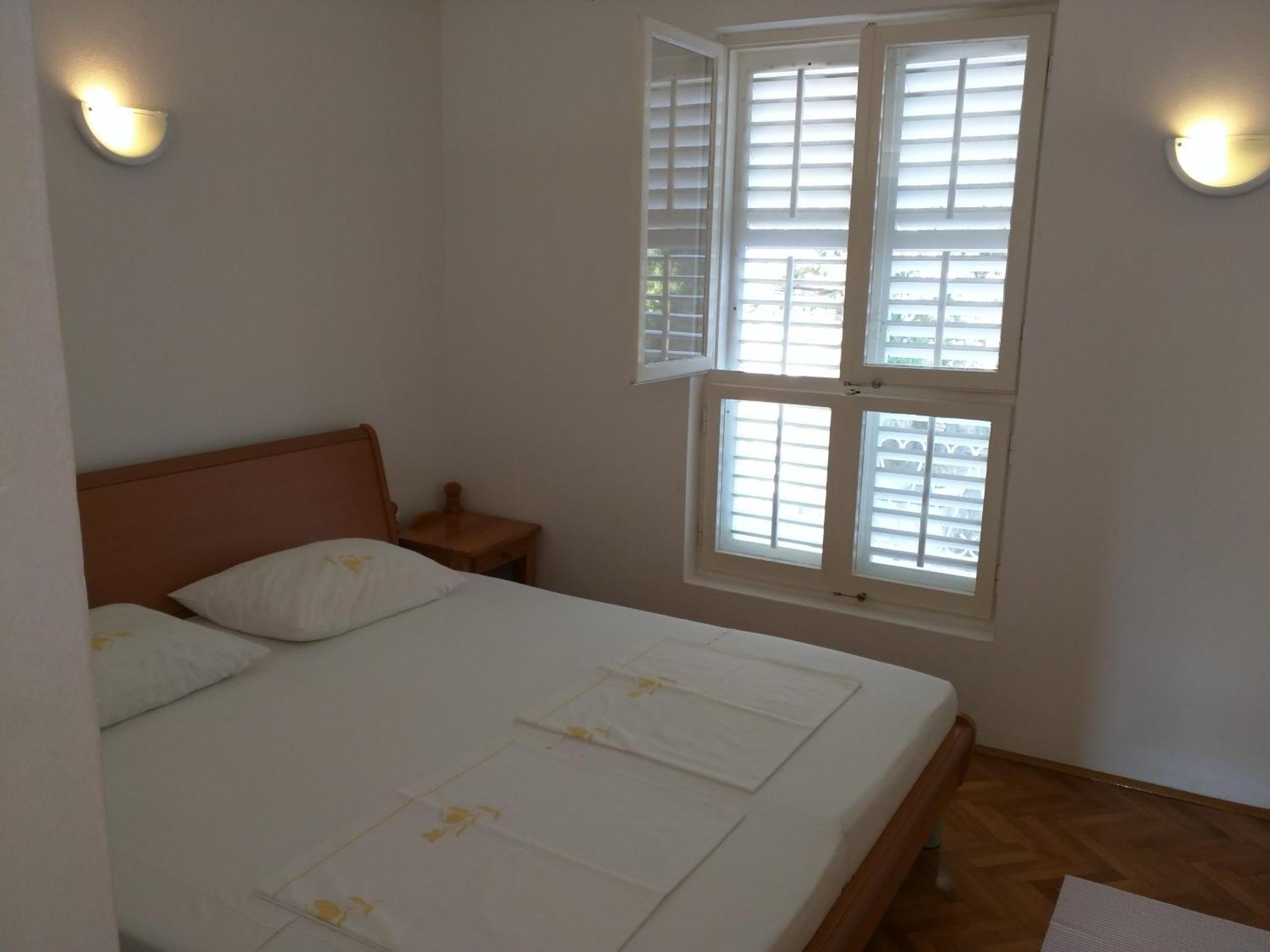 Apartment Bugenvila Vrboska Phòng bức ảnh