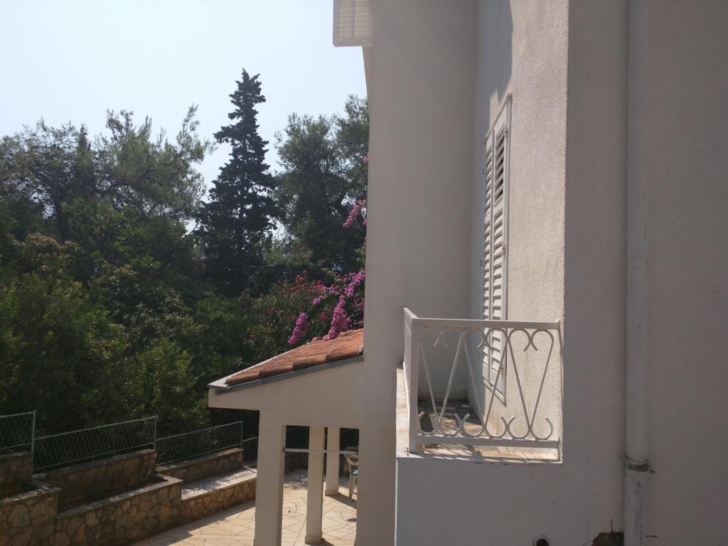 Apartment Bugenvila Vrboska Ngoại thất bức ảnh